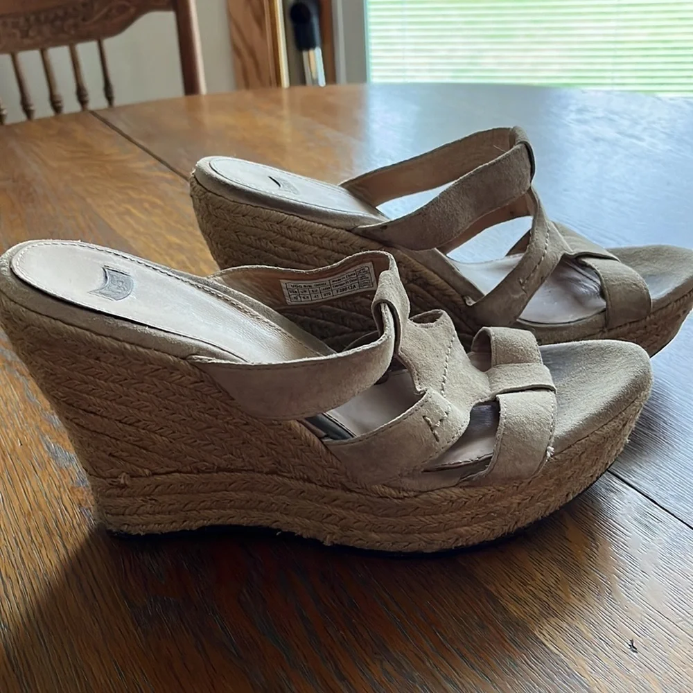 UGG Tawnie Espadrille wedge sandals size 10 tan color